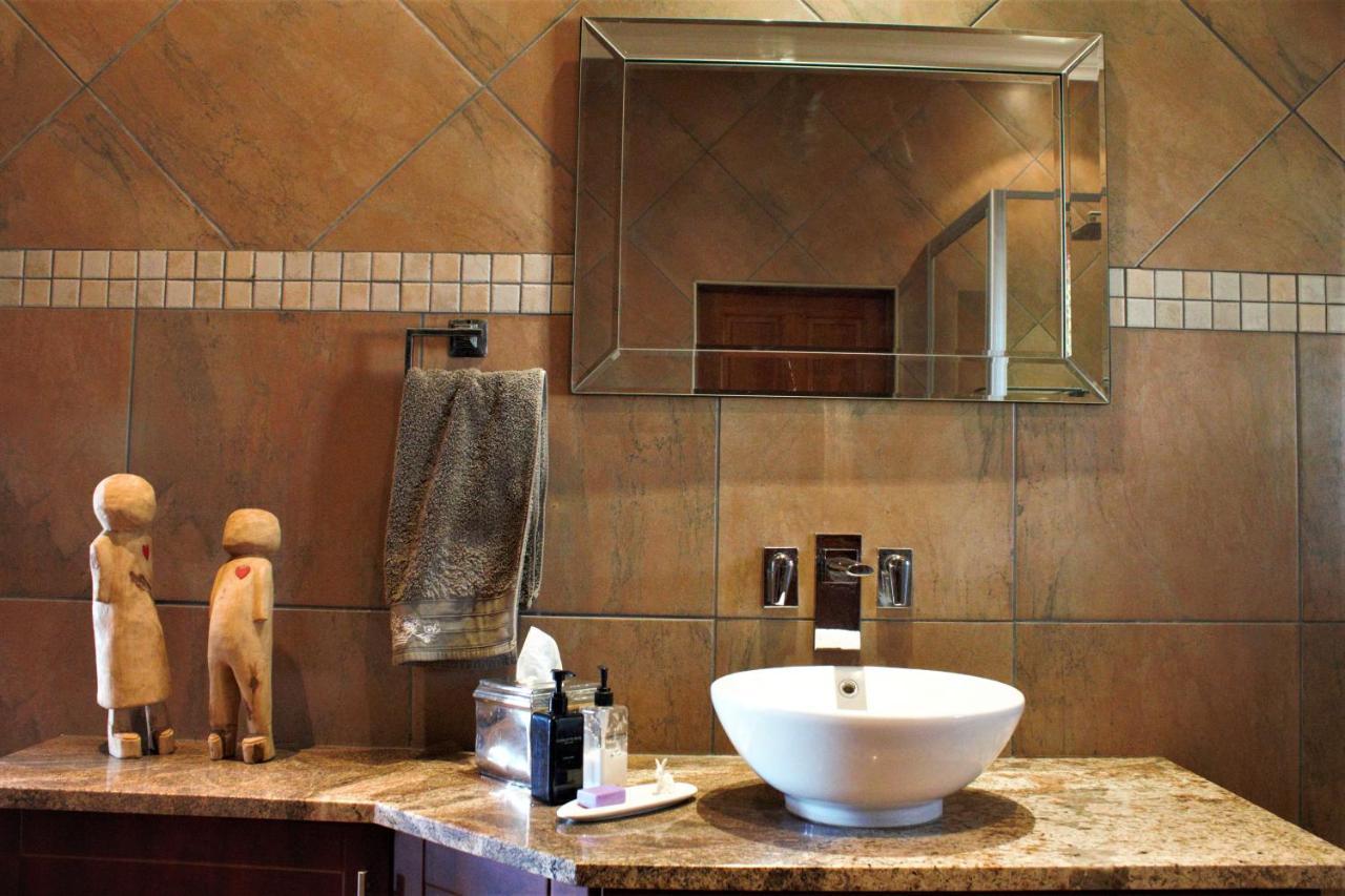 Karee & Wild Olive Guest Lodge Hekpoort Dış mekan fotoğraf